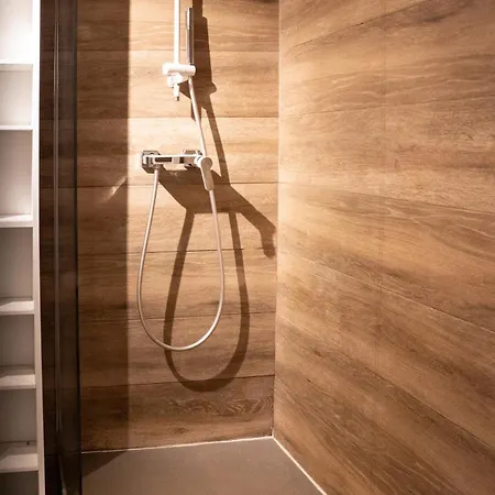 Center 2 Pers Et Garage Daire *